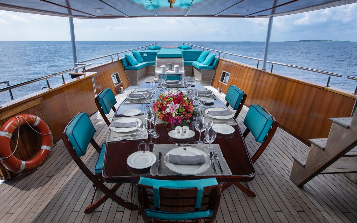 Motor Yacht KALIZMA Sun Deck Dining