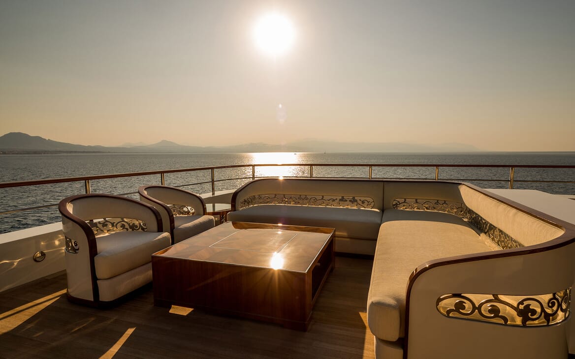 Motor Yacht ELEMENTS Sun Deck Sun Set