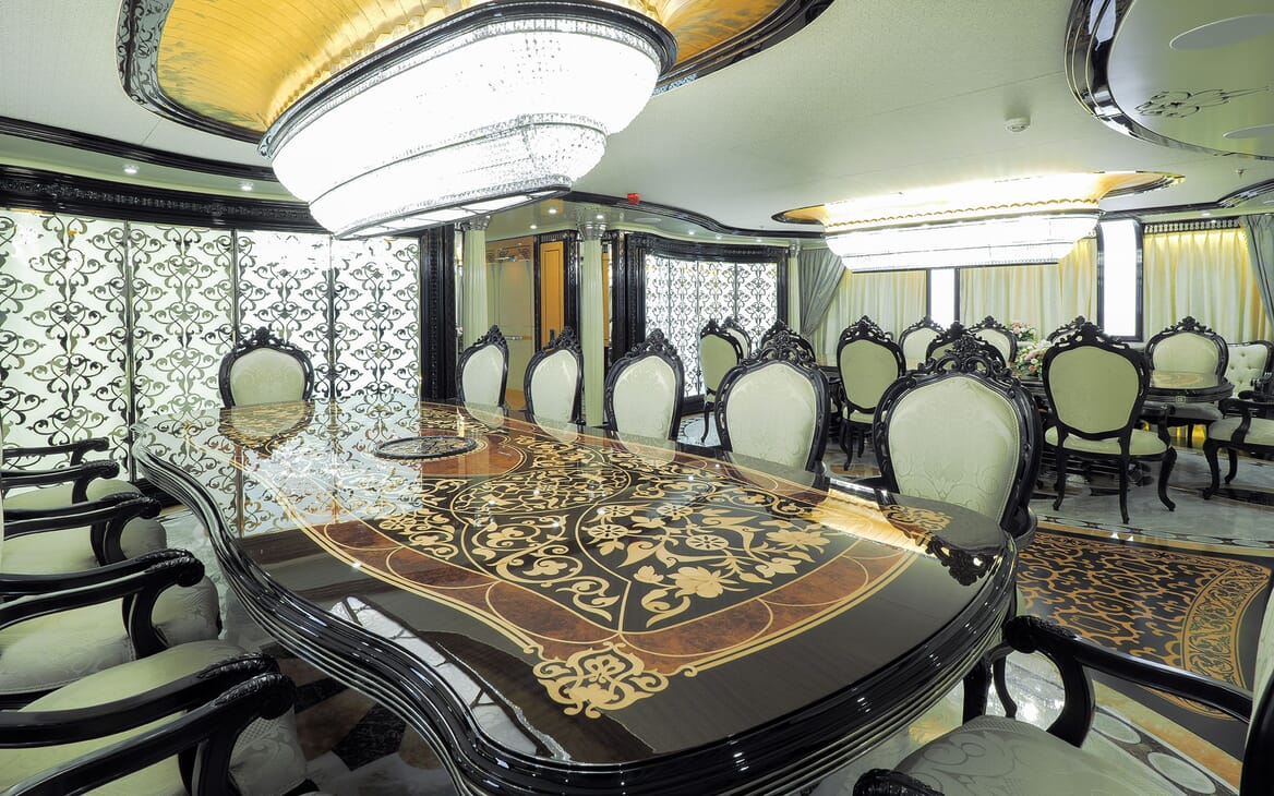 Motor Yacht ELEMENTS Dining Table