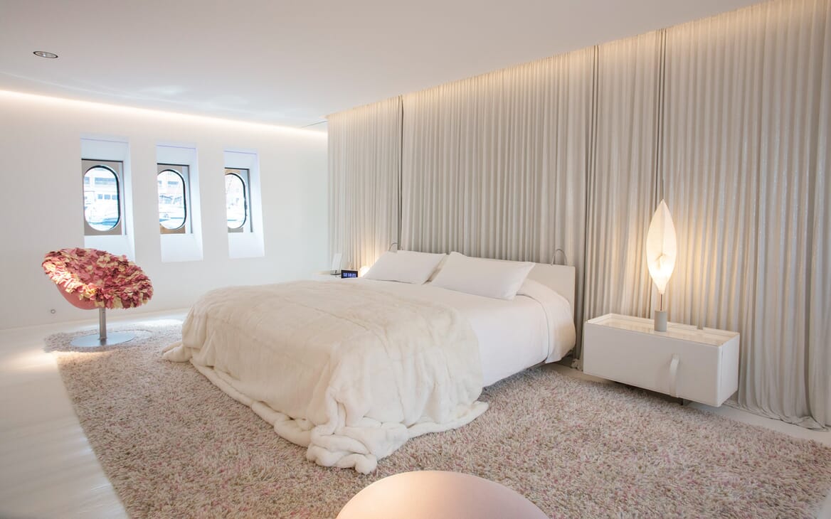 Motor Yacht Flying Dagger master cabin