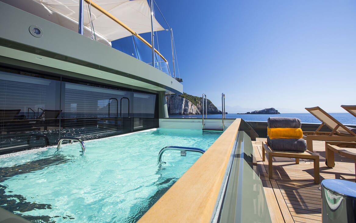 Motor Yacht MOKA Swimming Pool
