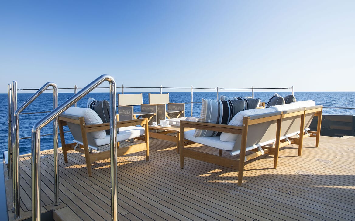 Motor Yacht MOKA Deck Seating
