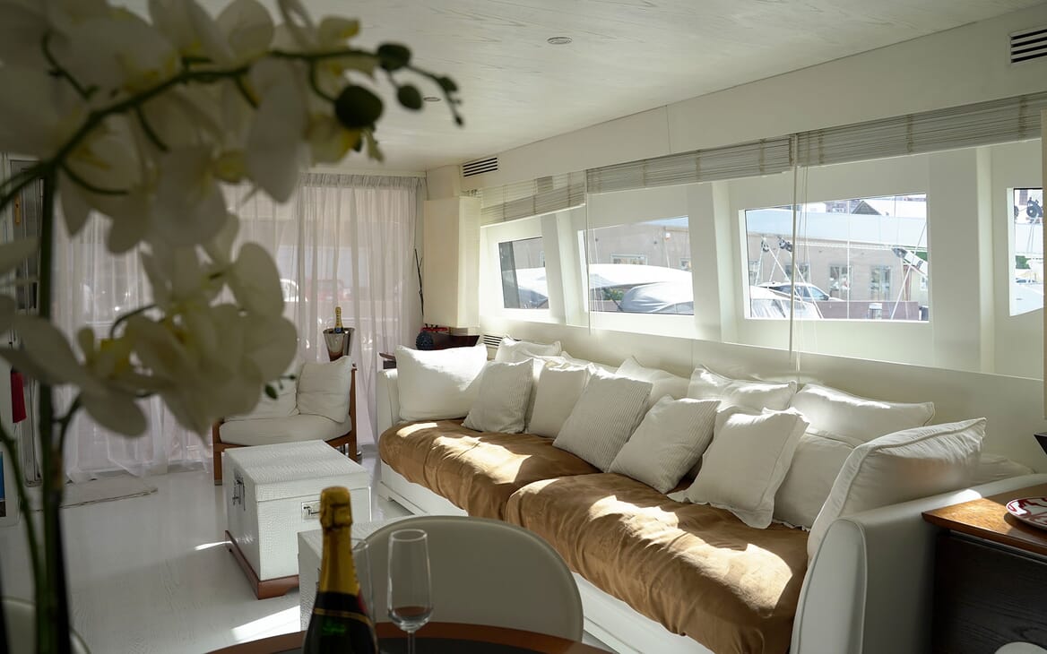 Motor Yacht Seven Stars master cabin