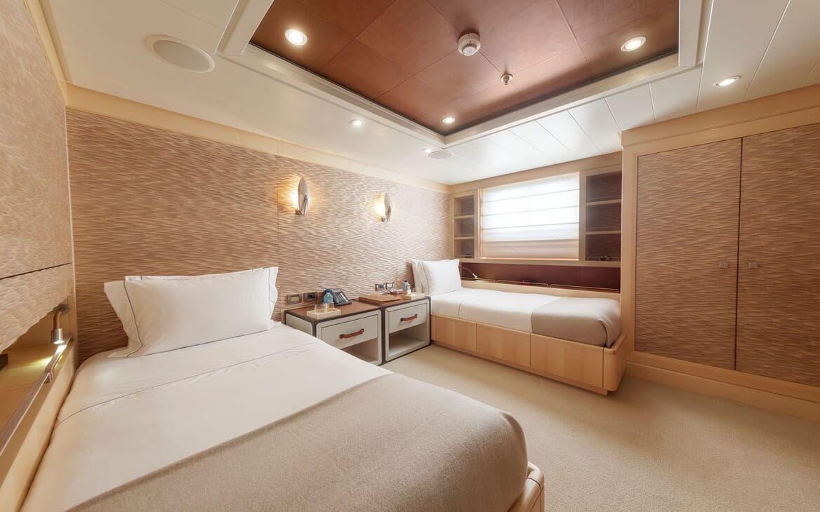 Motor yacht Spirit twin stateroom with white bed linen