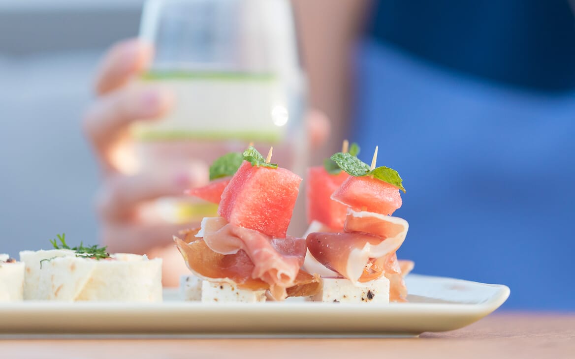 Sailing Yacht Allegro dishes