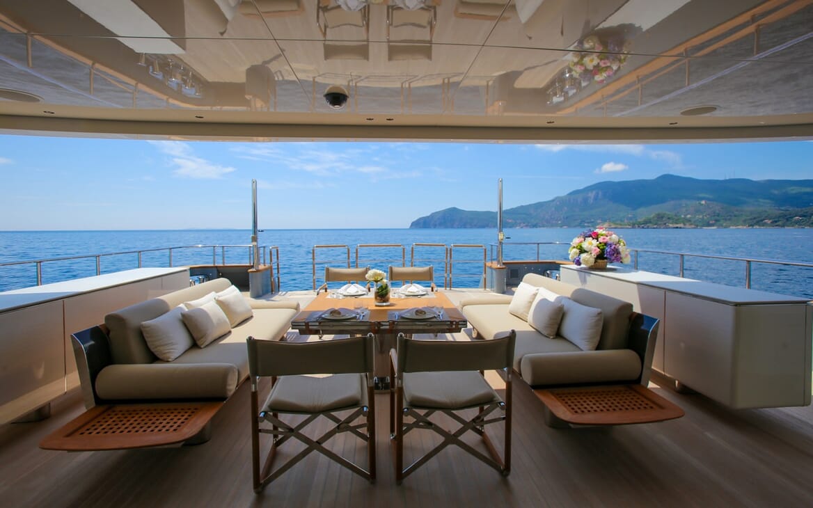 Motor Yacht Aslec 4 main deck