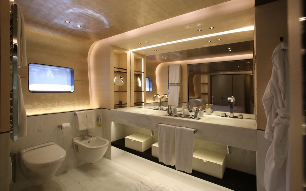 Motor Yacht Aslec 4 master bathroom