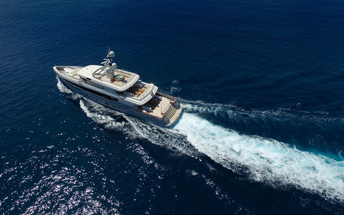 Motor Yacht Aslec 4 running shot