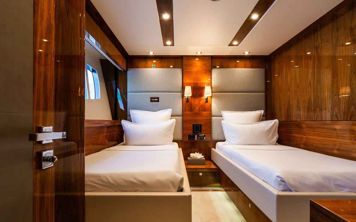 Family friendly sunseeker yacht Maoro for charter