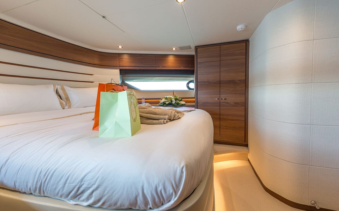 Motor Yacht SHAWLIFE Double VIP Stateroom