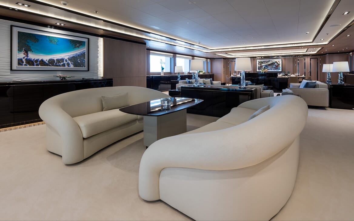 Motor yacht Optasia running living room