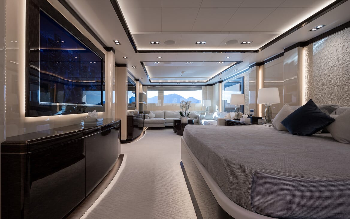Motor yacht Optasia running bedroom two