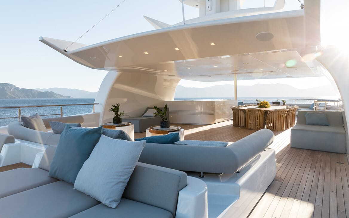 Motor yacht Optasia running decking seating