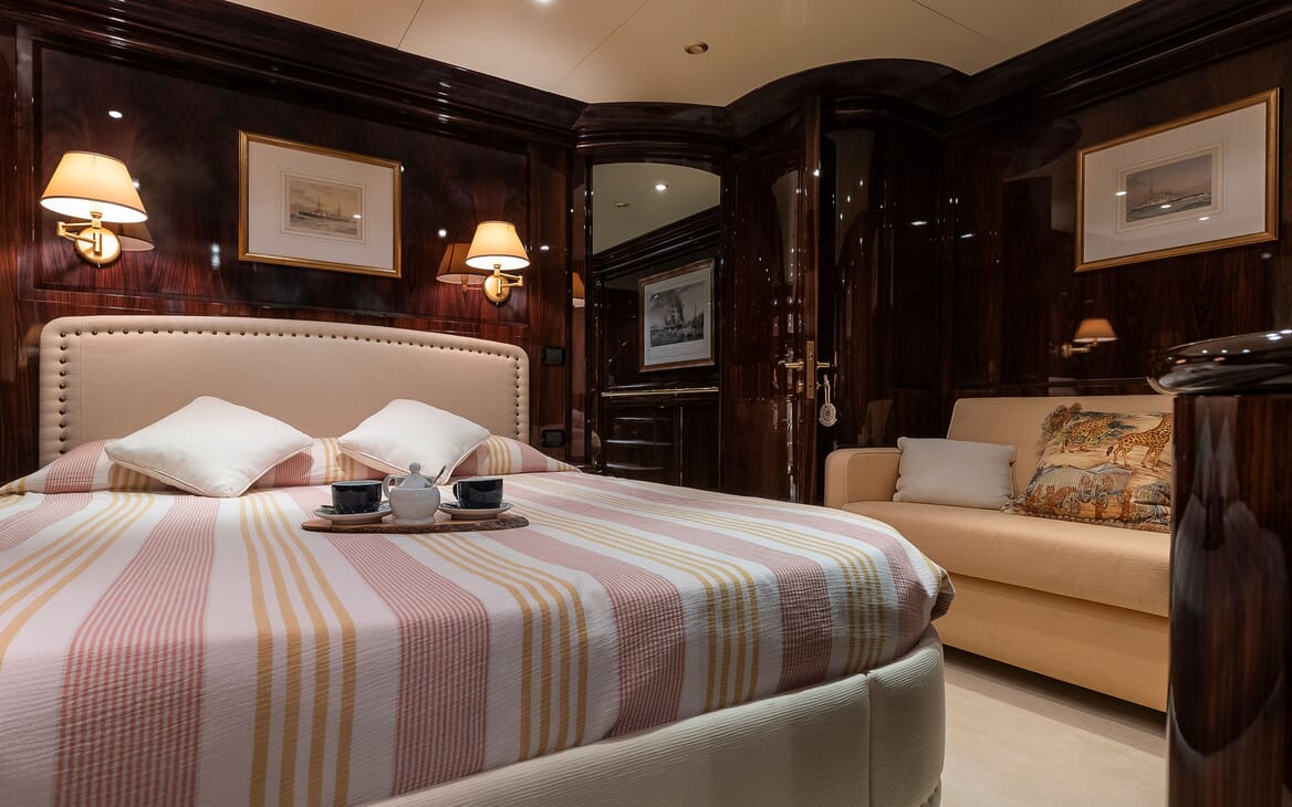 Motor Yacht BLUE MAGIC VIP Double Stateroom