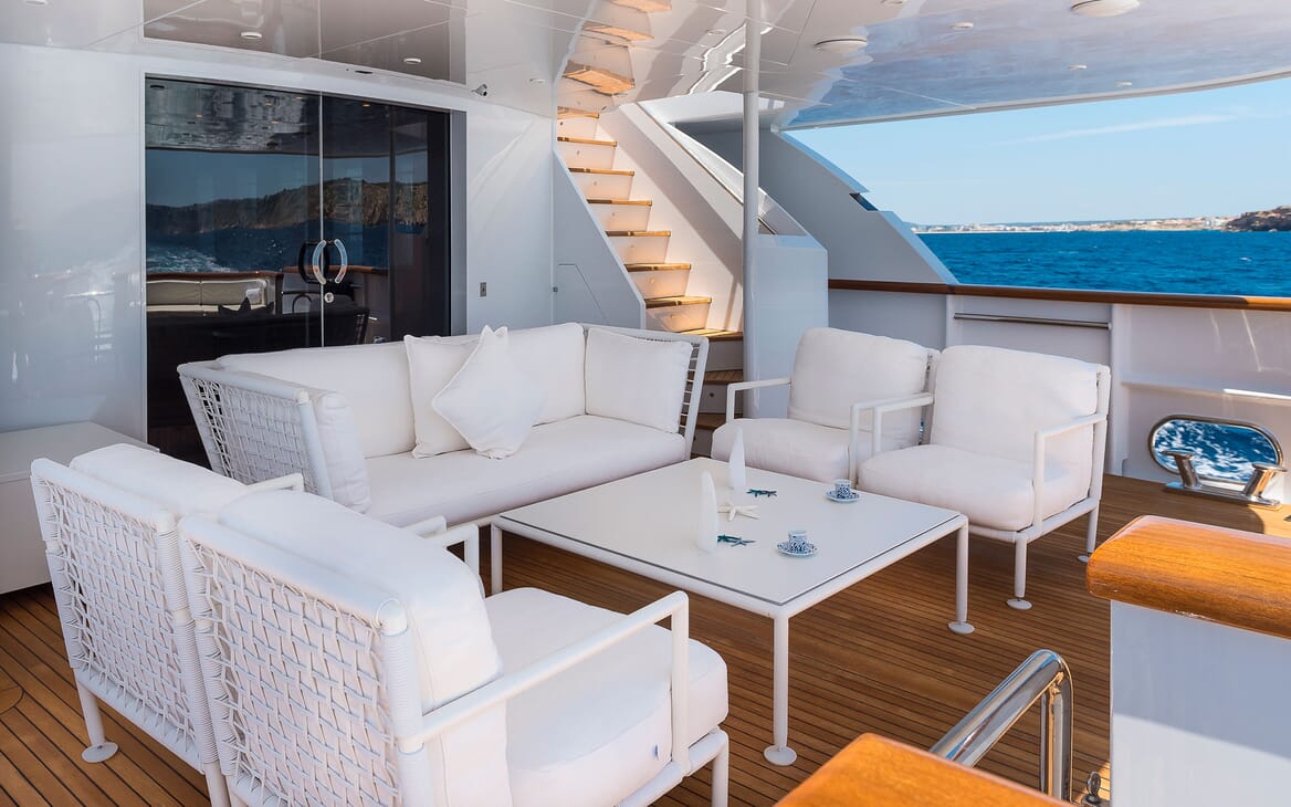 Motor Yacht BLUE MAGIC Main Aft Deck Seating