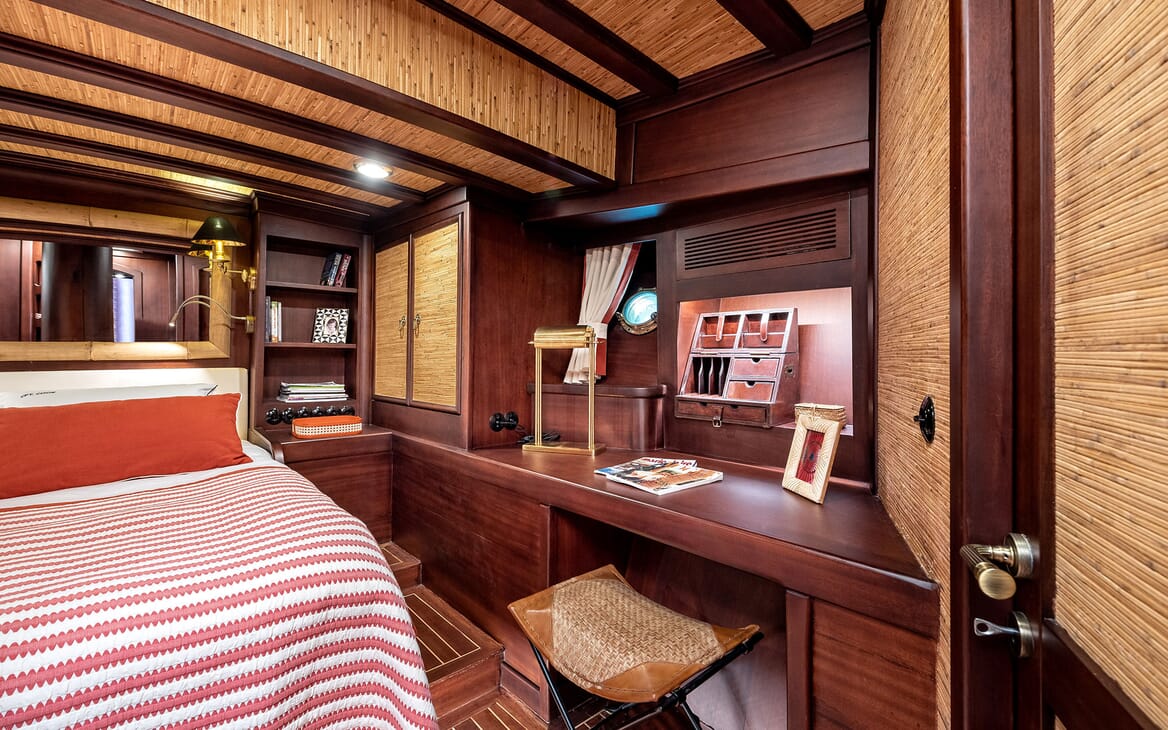 Sailing yacht CAPTAIN COOK stateroom office