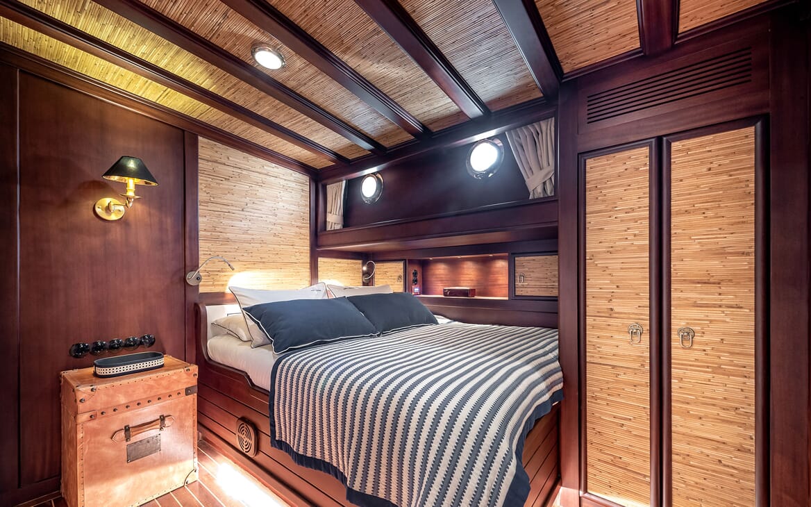 Sailing yacht CAPTAIN COOK double stateroom
