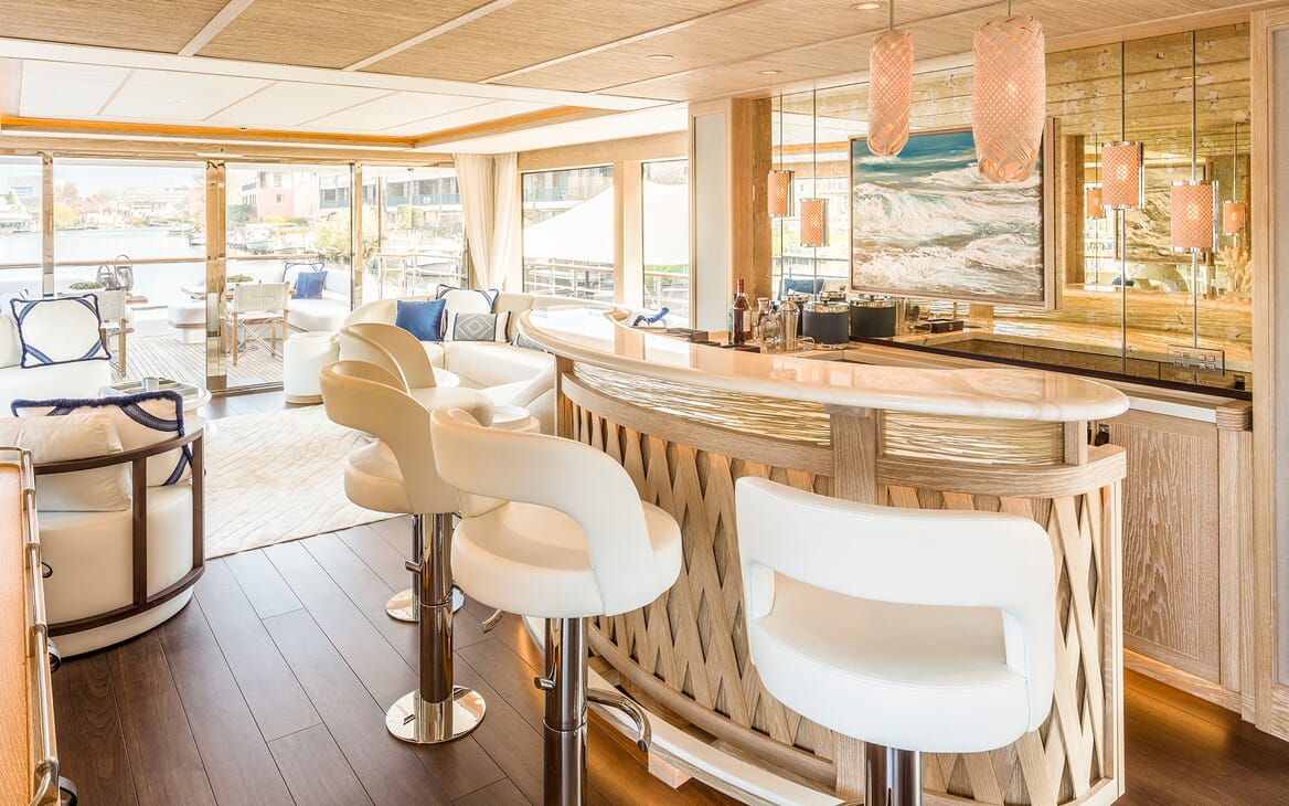Motor Yacht Calypso Bar