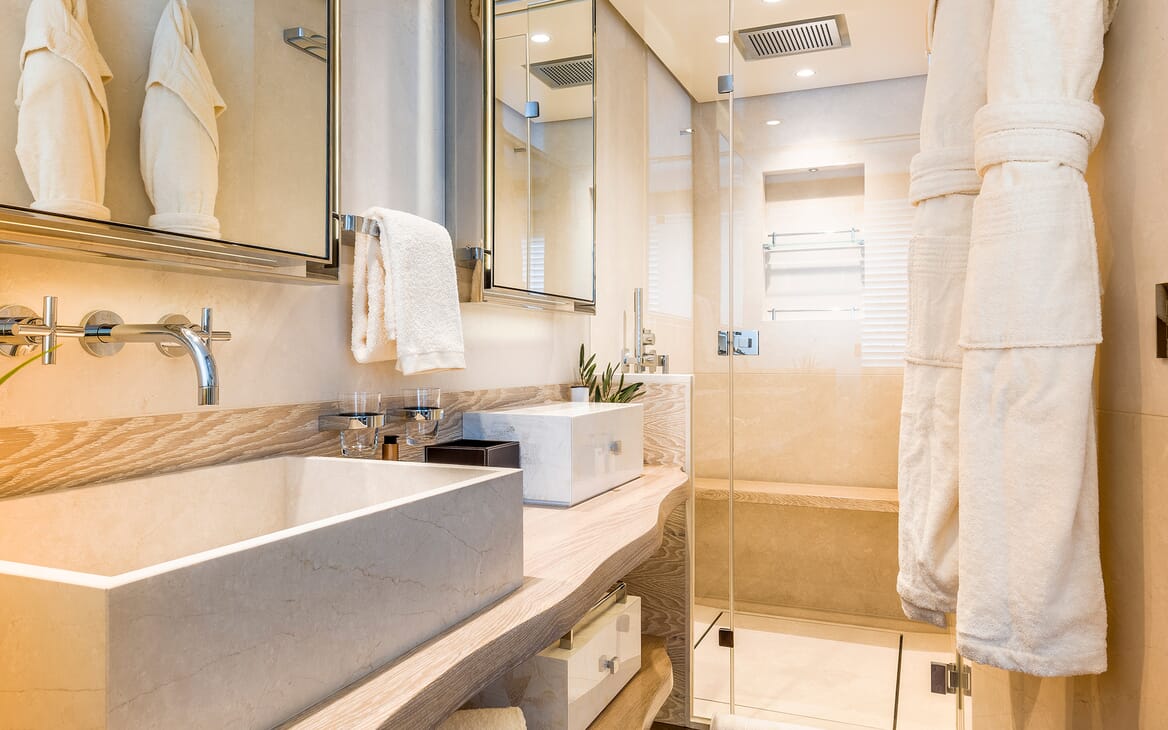 Motor Yacht Calypso Guest Bathroom
