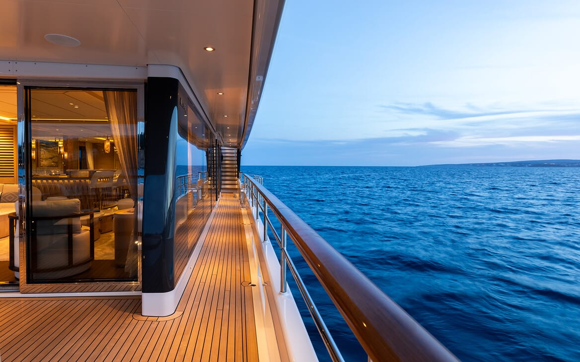 Motor Yacht Calypso Walkway
