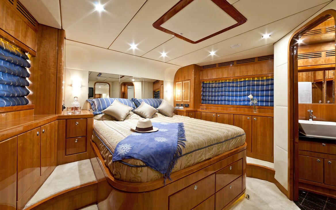 Motor Yacht SAMARIC Double Stateroom