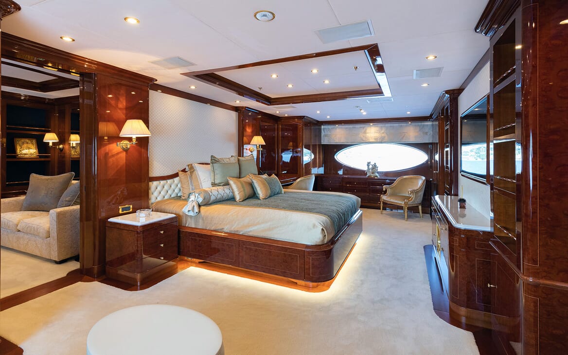 Motor Yacht KARIANNA Master Stateroom
