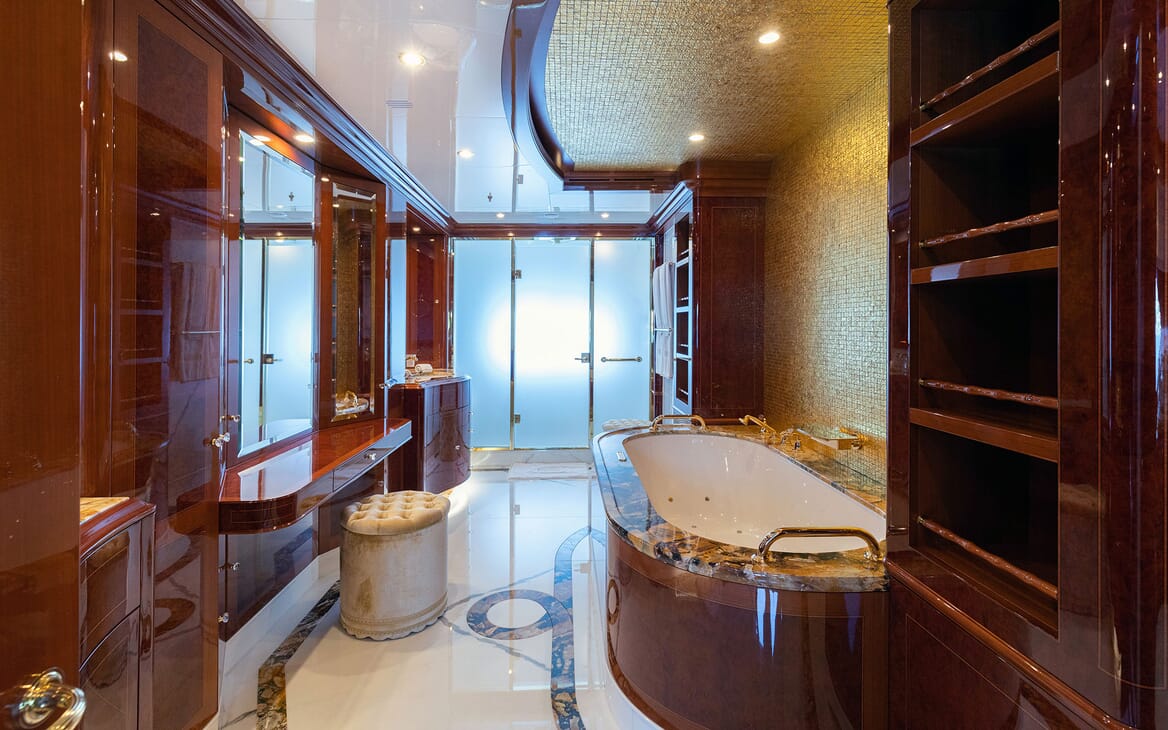 Motor Yacht KARIANNA Bathroom