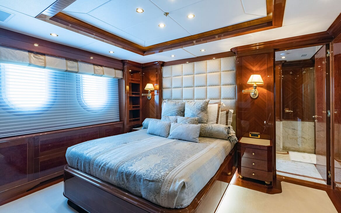 Motor Yacht KARIANNA Double VIP Stateroom