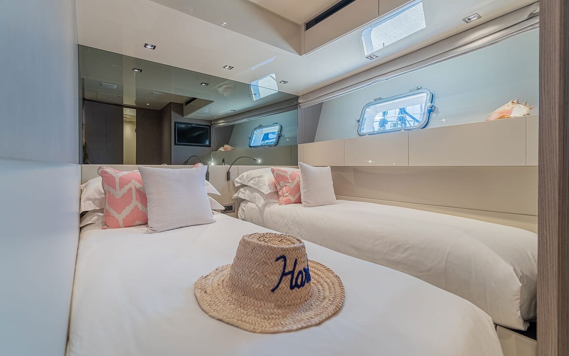 MY HARD 8 twin cabin