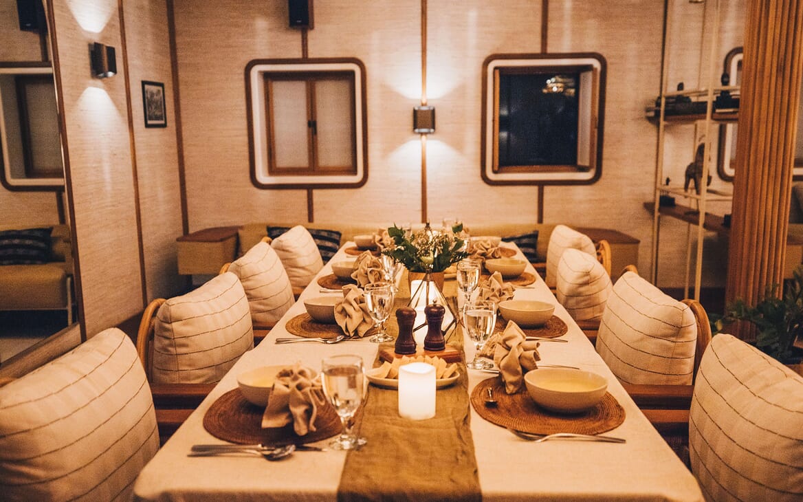 Motor Yacht KUDANIL Dining Table