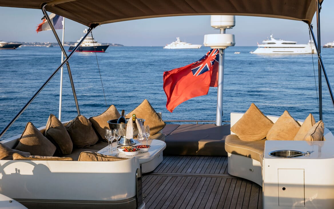 Motor Yacht DIAMS Sun Deck Drinks and Nibbles
