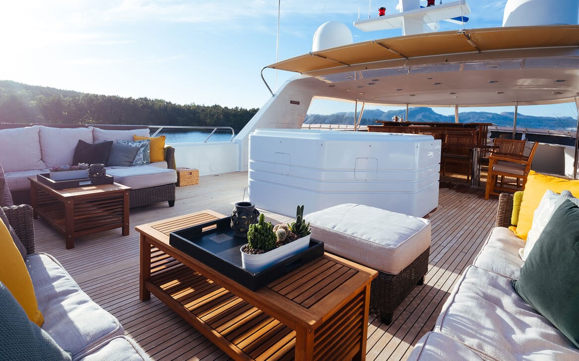 Motor Yacht DAYDREAM Sun Deck