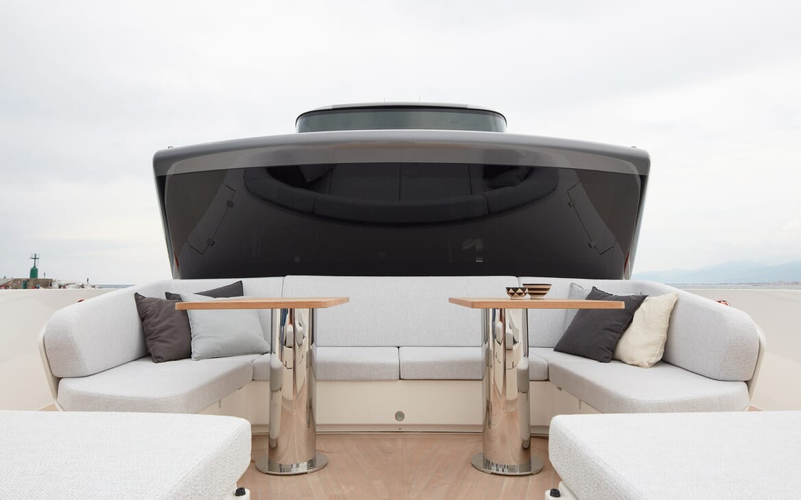 Motor Yacht Ozone Deck Seating