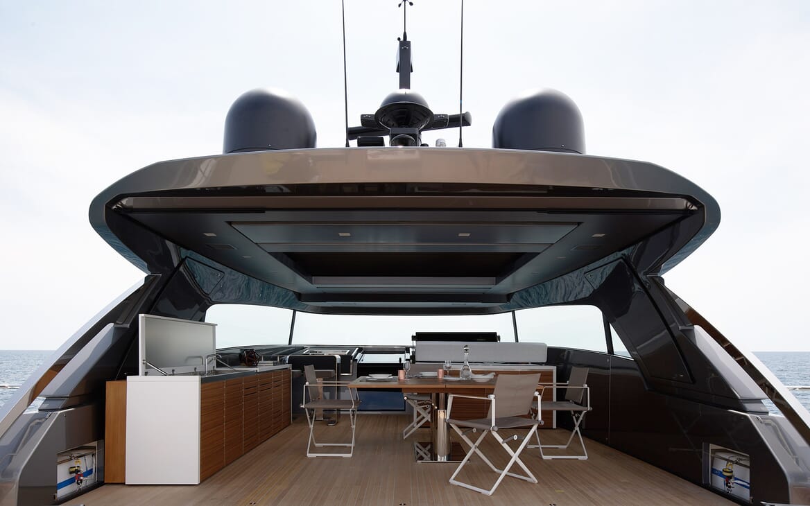Motor Yacht Ozone Sun Deck