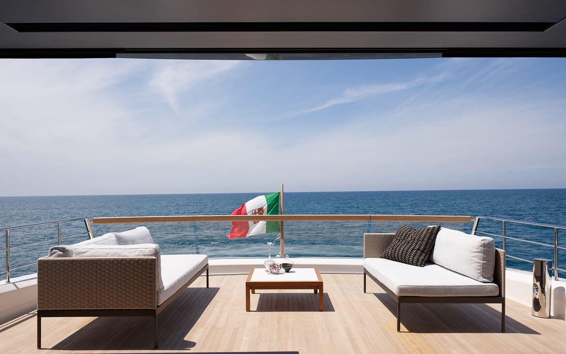 Motor Yacht Ozone Aft Deck