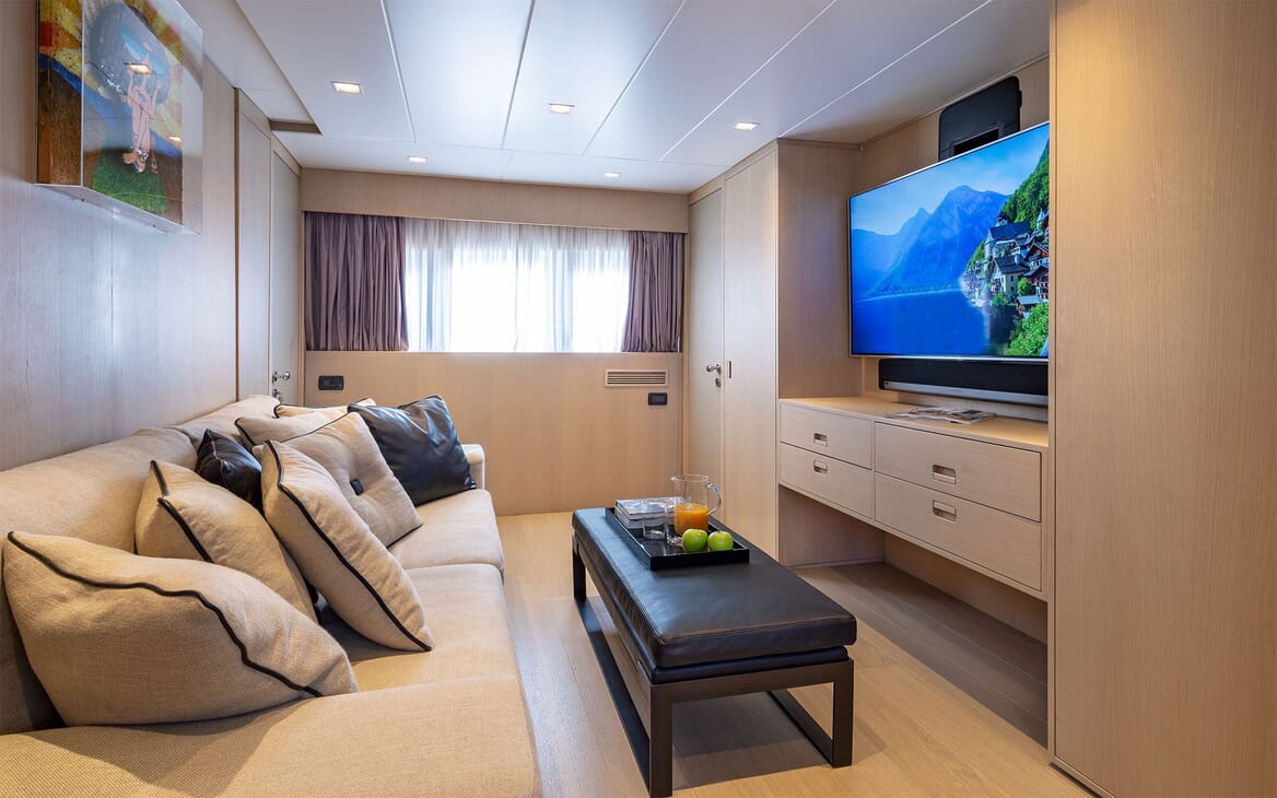 Motor Yacht SUMMER FUN Small TV Room