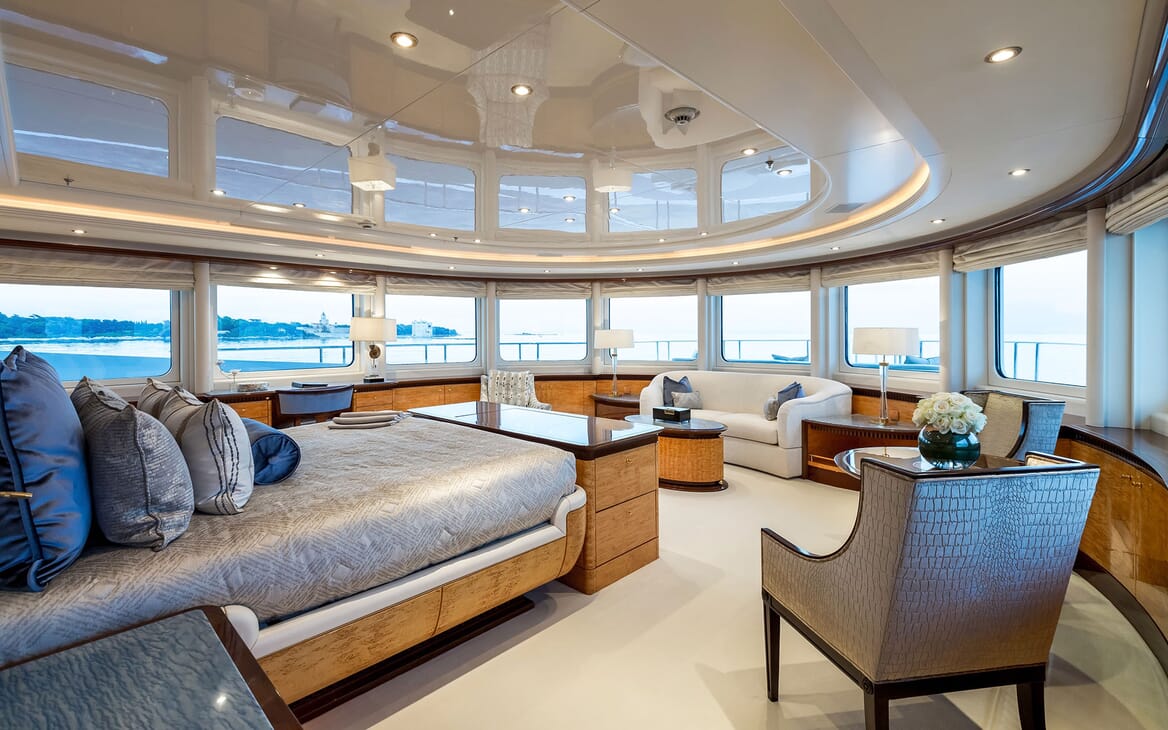 Motor Yacht LUCKY LADY Master Stateroom