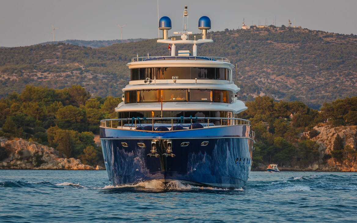 Motor Yacht Johnson Baby Bow underway