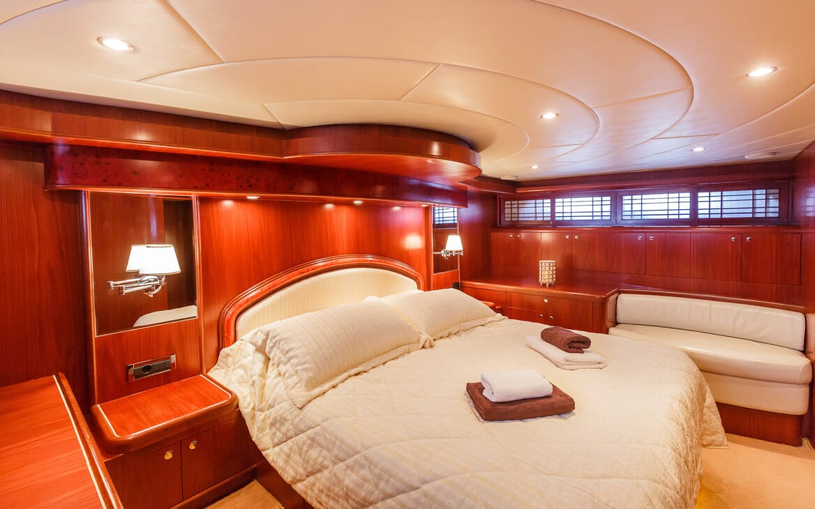 Motor Yacht Johnson Baby Guest Stateroom