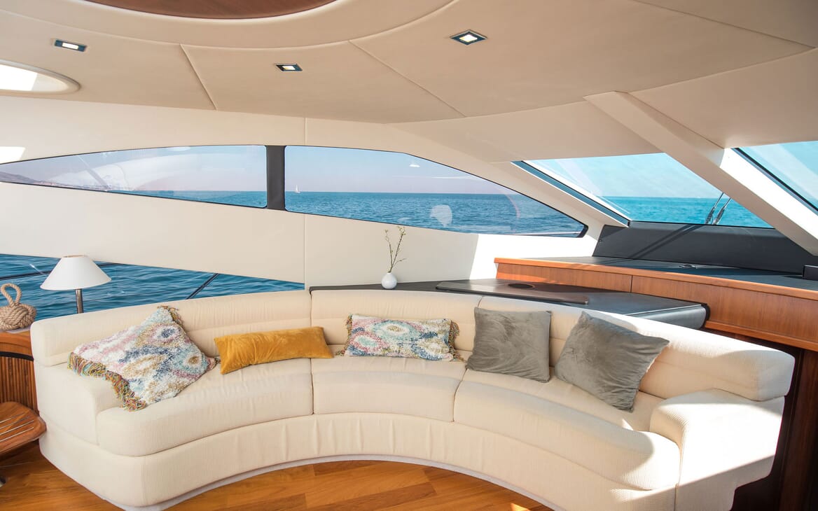 Motor Yacht MEDITERRANI IV Salon Seating