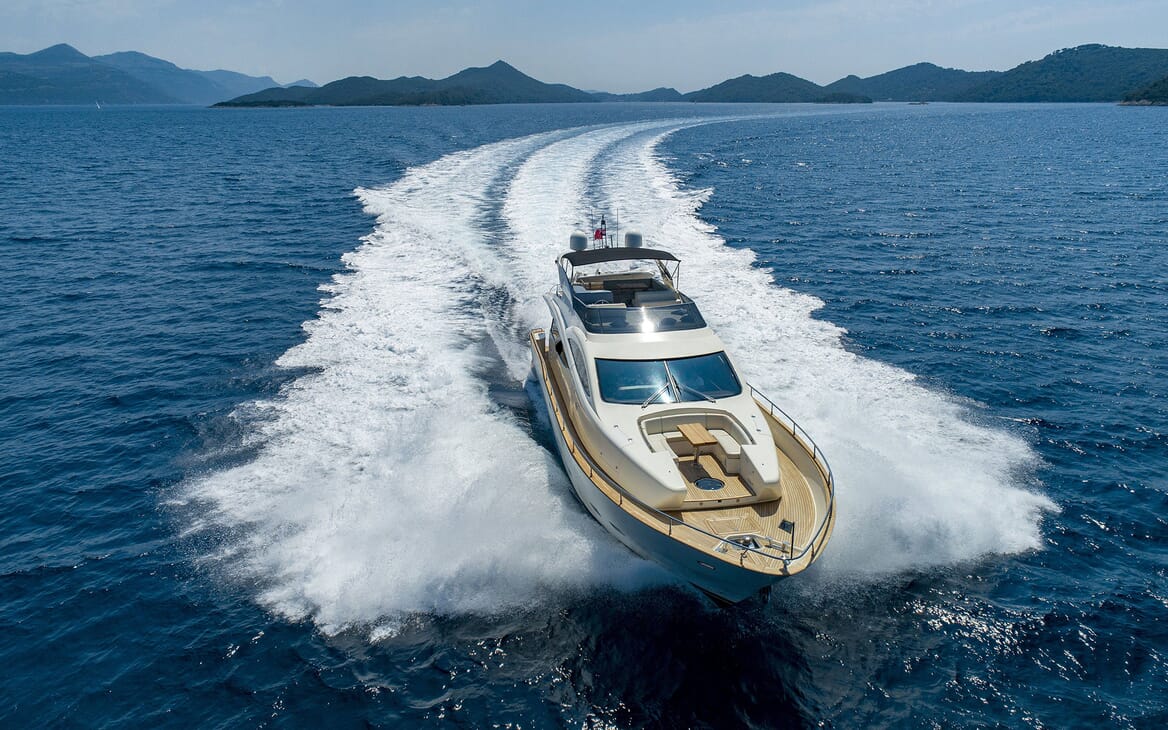 Motor Yacht SALT Underway