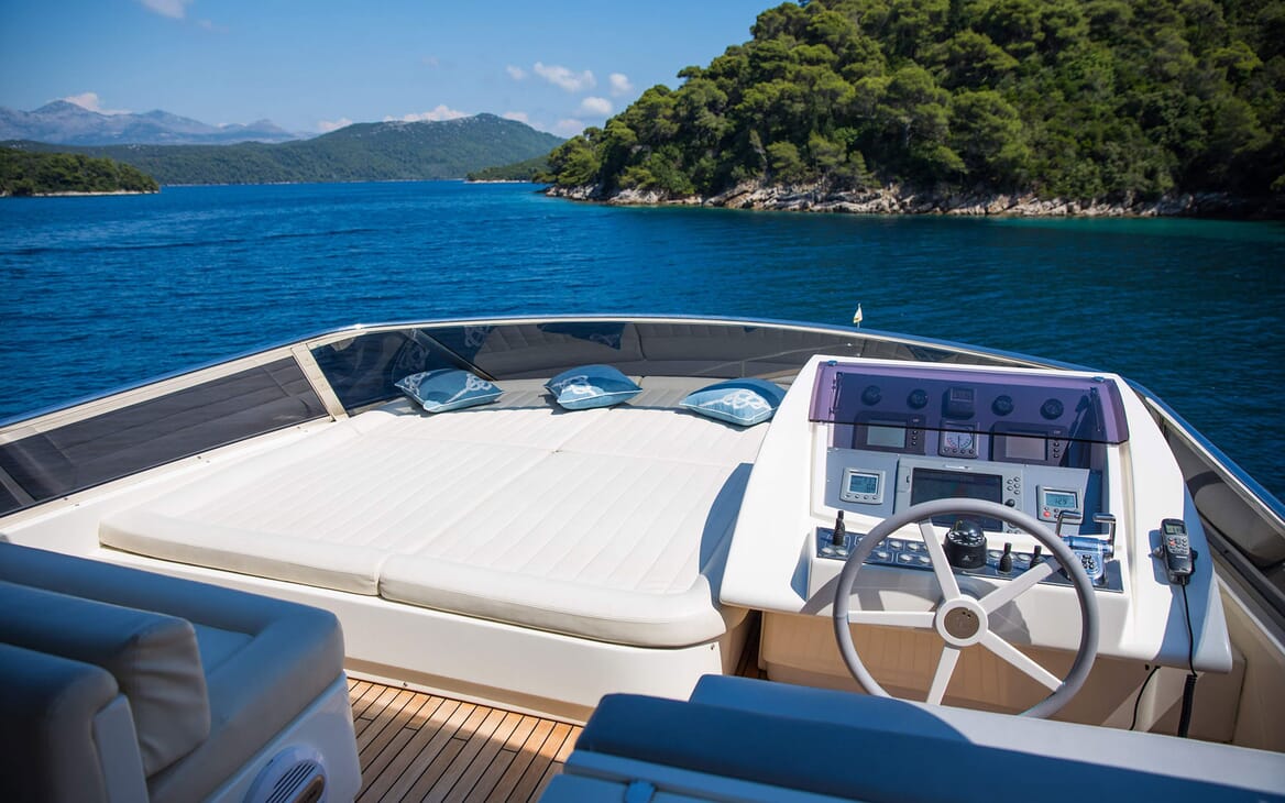 Motor Yacht SALT Sun Deck Wheel