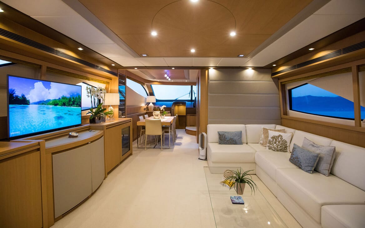 Motor Yacht SALT Main Saloon