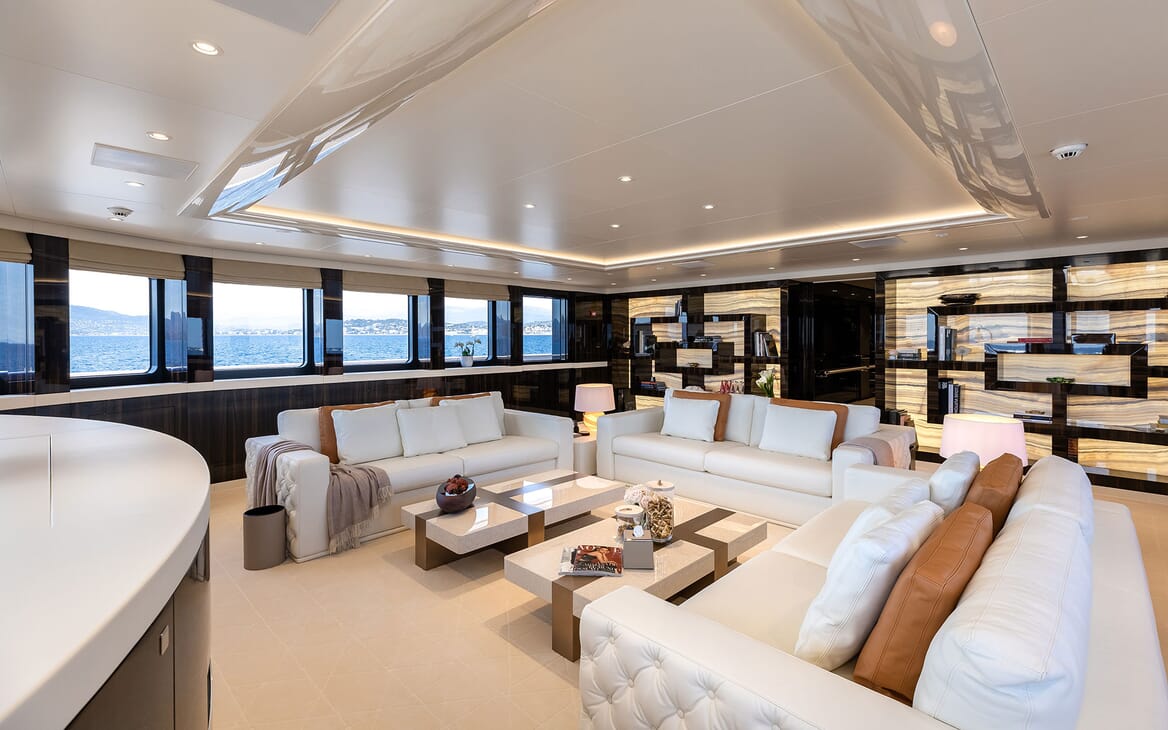 Motor Yacht SOARING Upper Deck Saloon Seating