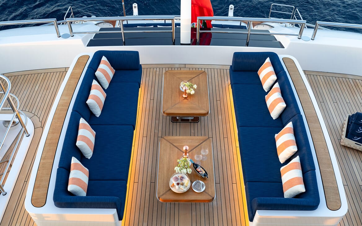 Motor Yacht SOARING Sun Deck Aft Seating