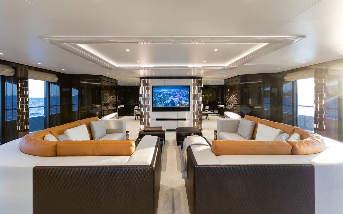 Motor Yacht SOARING Main Deck Saloon TV and Seating