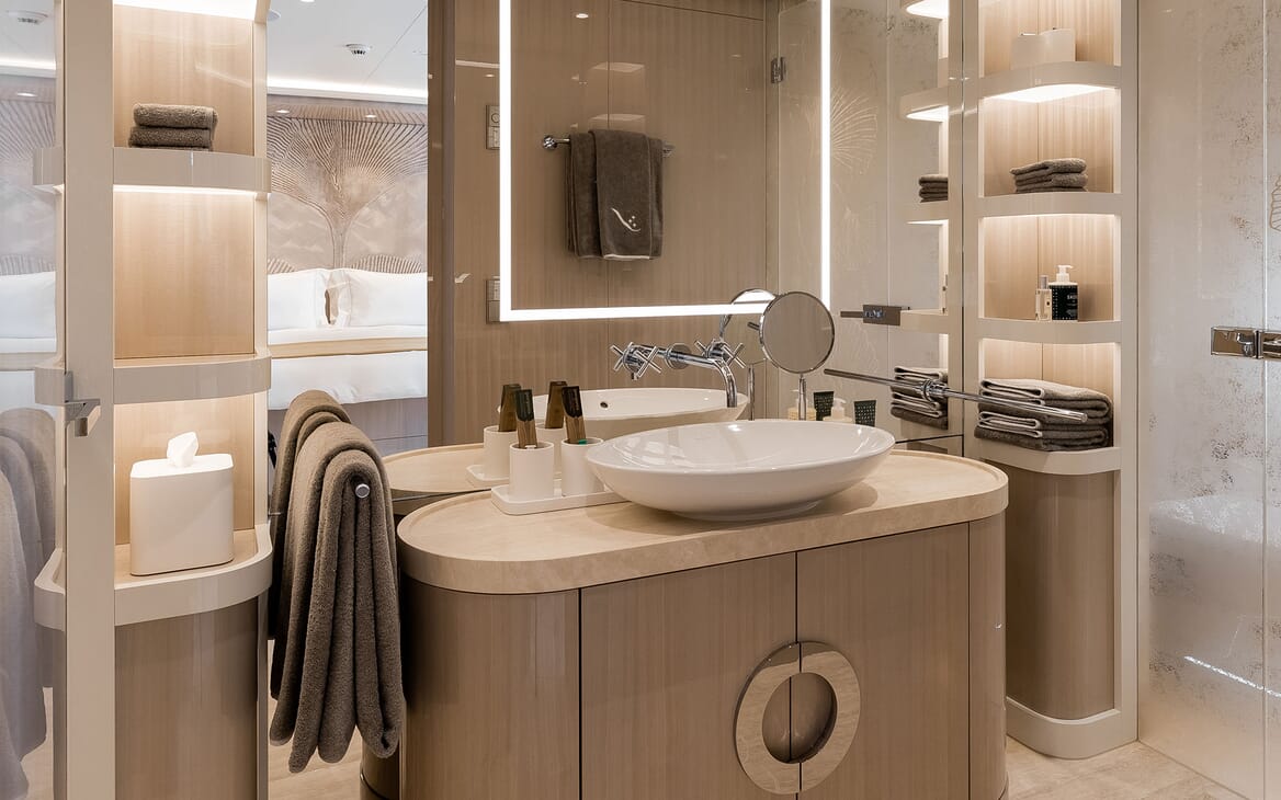 Motor Yacht SOARING VIP Guest Double Bathroom