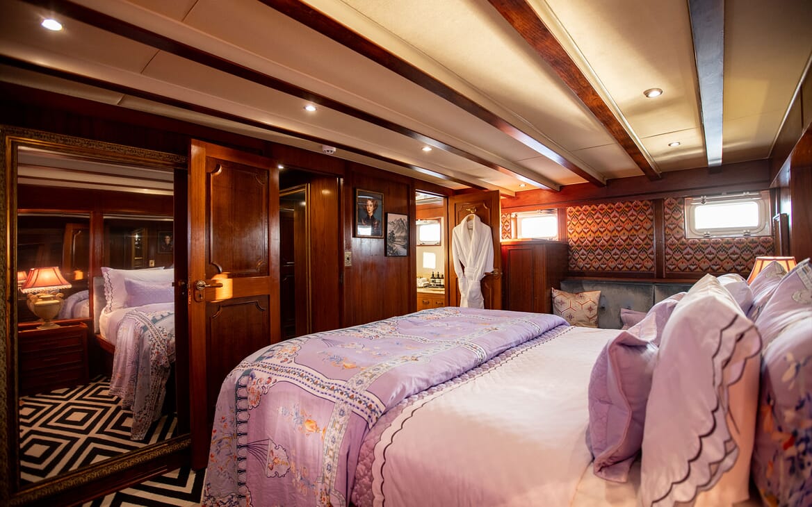 MY SEA BREEZE III master stateroom