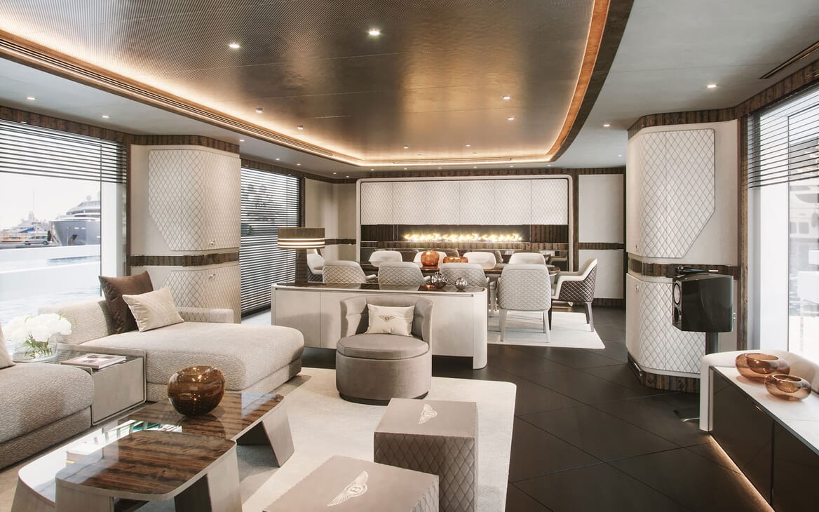 Motor Yacht DYNAMIQ G350 Saloon and Dining