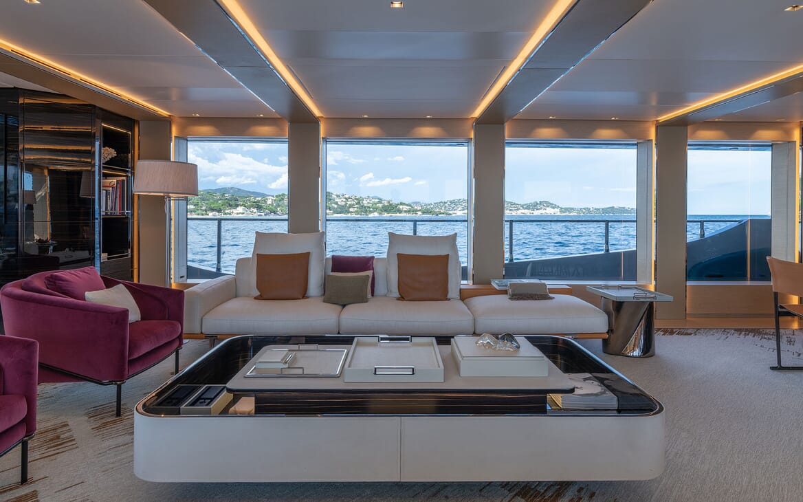 Motor Yacht LEL Main Salon